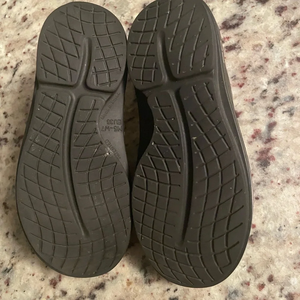 OOFOS Clogs - Picture 5 of 5